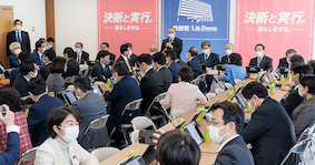 政局は混沌としても